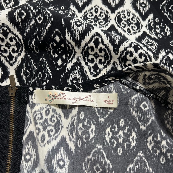 Liberty Love Size L Black Ogee Print 3/4 Sleeve V-Neck Dress - Picture 3 of 9